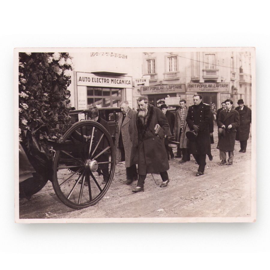 Înmormântarea lui Iacob C. Negruzzi, două fotografii de epocă și o reproducere fotografică - imagine 2