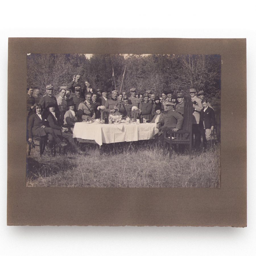 Regina Maria, principesa Elena și ofițerii Regimentului 4 Roșiori la vânătoare, 11 fotografii, 1924 - imagine 9
