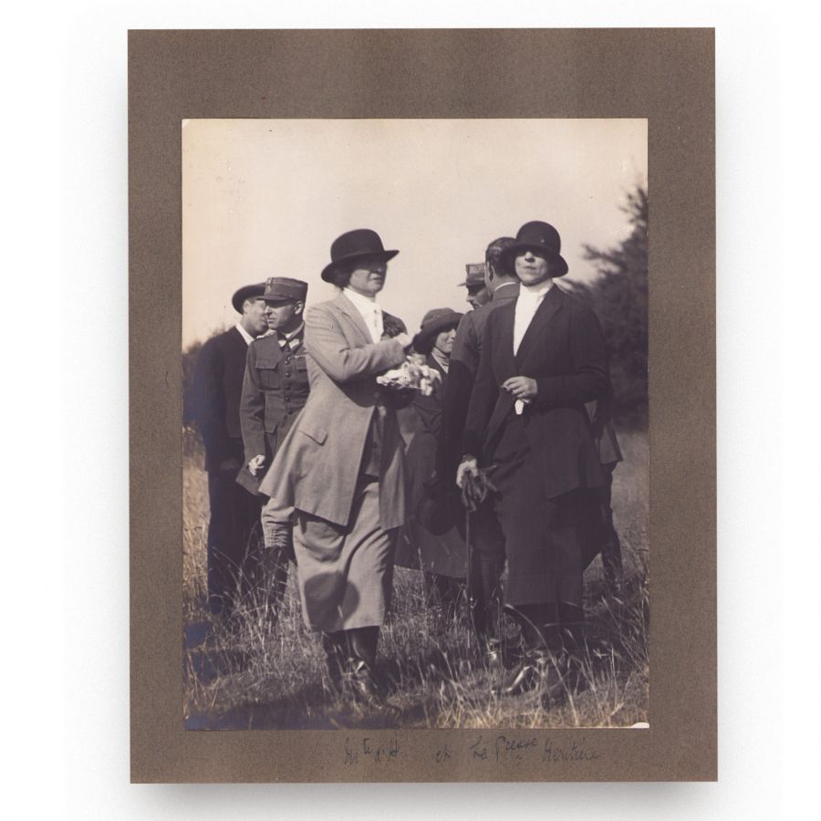 Regina Maria, principesa Elena și ofițerii Regimentului 4 Roșiori la vânătoare, 11 fotografii, 1924 - imagine 2