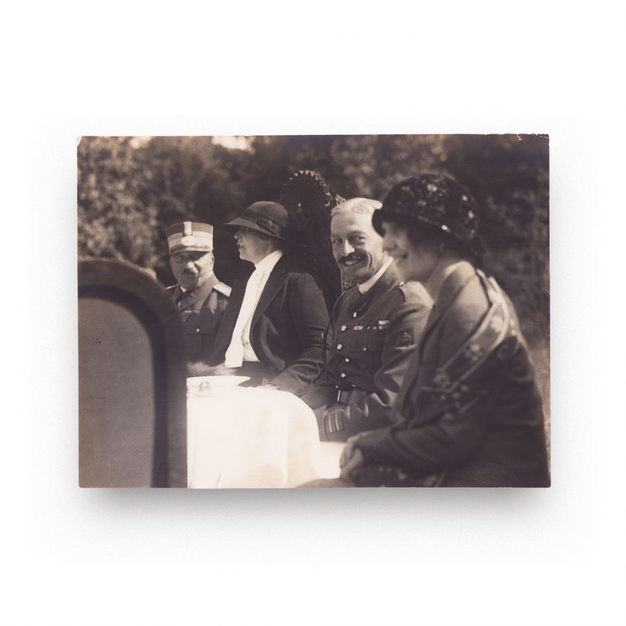 Regina Maria, principesa Elena și ofițerii Regimentului 4 Roșiori la vânătoare, 11 fotografii, 1924 - imagine 3